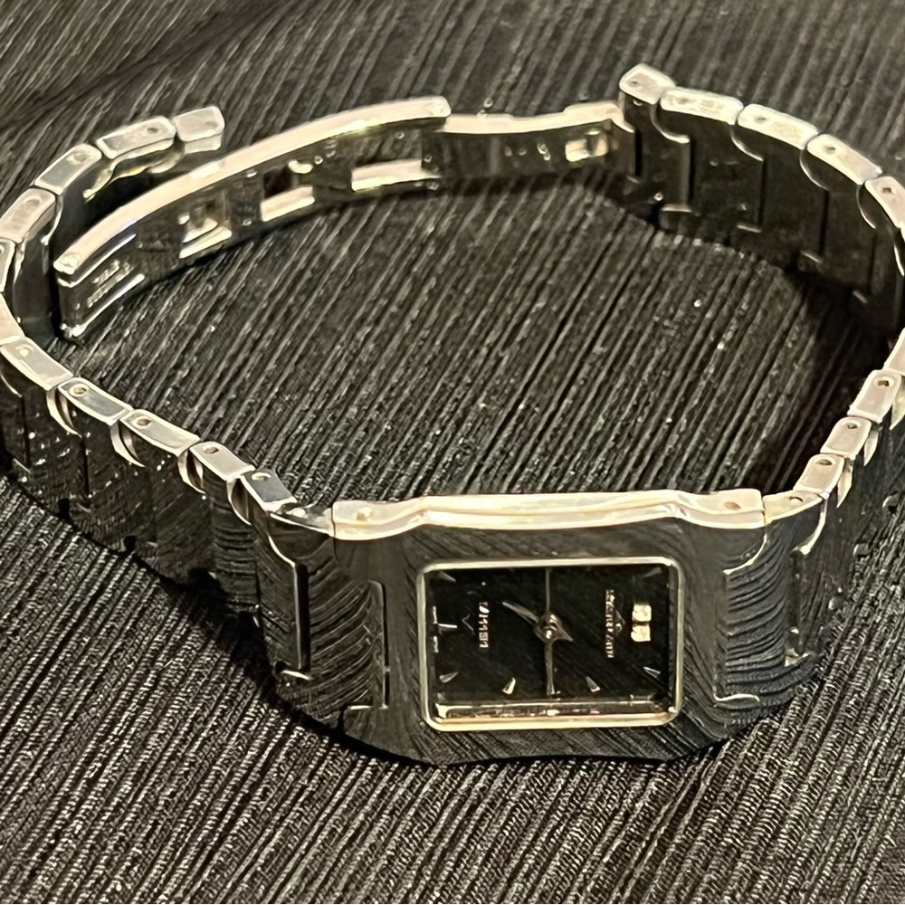 Woman’s Swisstungsten Sapphire beautiful quartz watch water resistant quality😎